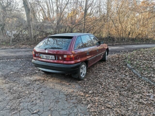 Красный Опель Астра, объемом двигателя 1.4 л и пробегом 350 тыс. км за 1700 $, фото 3 на Automoto.ua