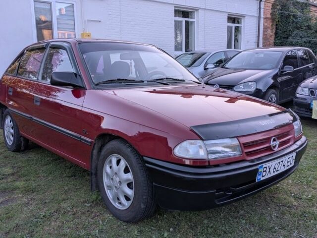 Красный Опель Астра, объемом двигателя 1.6 л и пробегом 266 тыс. км за 1500 $, фото 3 на Automoto.ua