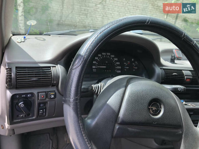 Красный Опель Астра, объемом двигателя 1.6 л и пробегом 332 тыс. км за 2100 $, фото 41 на Automoto.ua