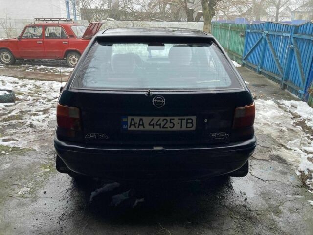 Красный Опель Астра, объемом двигателя 1.6 л и пробегом 256 тыс. км за 1200 $, фото 2 на Automoto.ua