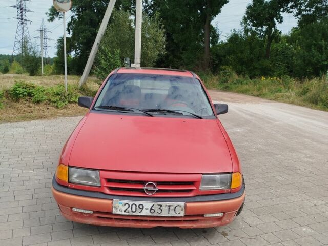Красный Опель Астра, объемом двигателя 1.4 л и пробегом 443 тыс. км за 600 $, фото 1 на Automoto.ua
