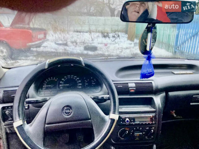 Красный Опель Астра, объемом двигателя 1.6 л и пробегом 265 тыс. км за 1200 $, фото 2 на Automoto.ua