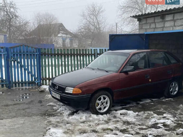 Красный Опель Астра, объемом двигателя 1.6 л и пробегом 265 тыс. км за 1200 $, фото 5 на Automoto.ua