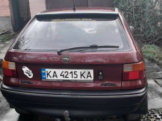 Красный Опель Астра, объемом двигателя 1.4 л и пробегом 330 тыс. км за 1304 $, фото 4 на Automoto.ua
