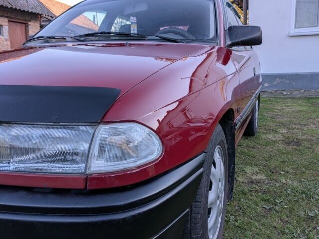 Красный Опель Астра, объемом двигателя 1.6 л и пробегом 266 тыс. км за 1500 $, фото 4 на Automoto.ua