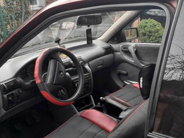 Красный Опель Астра, объемом двигателя 1.4 л и пробегом 330 тыс. км за 1304 $, фото 2 на Automoto.ua