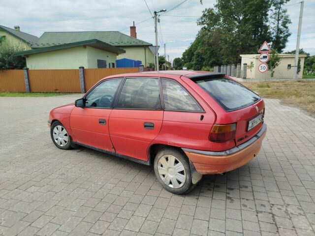 Красный Опель Астра, объемом двигателя 1.4 л и пробегом 443 тыс. км за 600 $, фото 2 на Automoto.ua