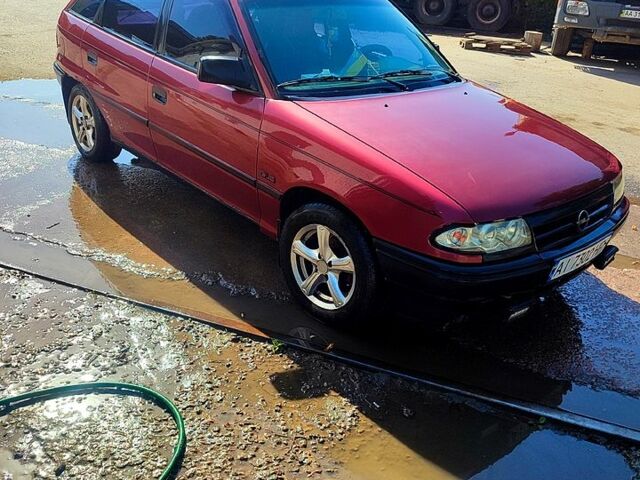 Красный Опель Астра, объемом двигателя 1.6 л и пробегом 360 тыс. км за 1500 $, фото 6 на Automoto.ua