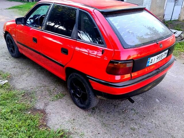 Красный Опель Астра, объемом двигателя 1.6 л и пробегом 200 тыс. км за 1850 $, фото 2 на Automoto.ua