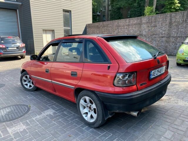 Червоний Опель Астра, об'ємом двигуна 1.6 л та пробігом 400 тис. км за 1500 $, фото 1 на Automoto.ua