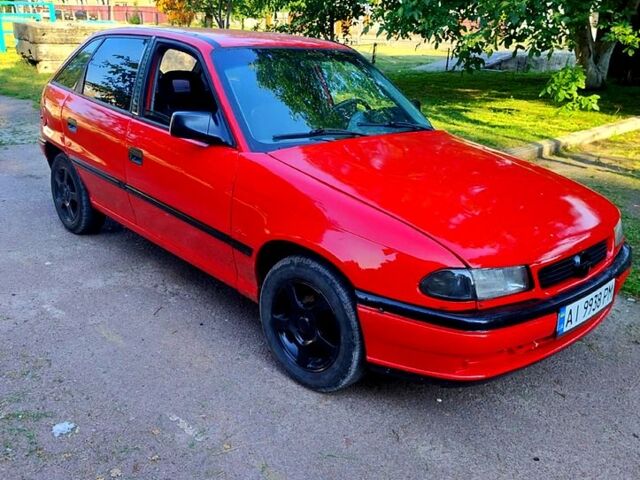 Красный Опель Астра, объемом двигателя 1.6 л и пробегом 200 тыс. км за 1850 $, фото 1 на Automoto.ua