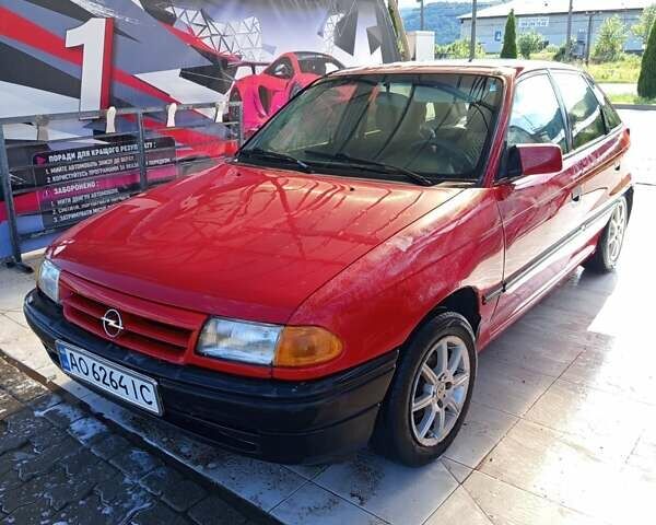Красный Опель Астра, объемом двигателя 1.6 л и пробегом 338 тыс. км за 1150 $, фото 3 на Automoto.ua