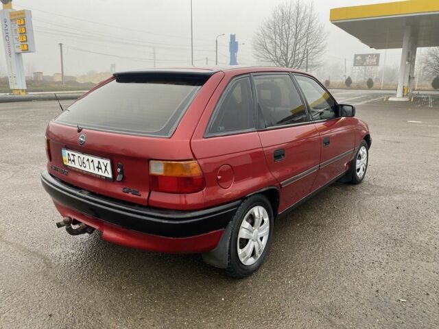 Красный Опель Астра, объемом двигателя 1.6 л и пробегом 264 тыс. км за 1200 $, фото 4 на Automoto.ua