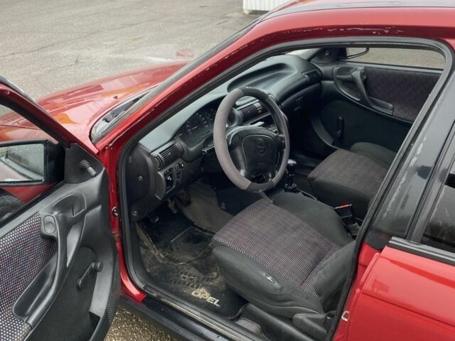 Красный Опель Астра, объемом двигателя 1.6 л и пробегом 264 тыс. км за 1200 $, фото 7 на Automoto.ua