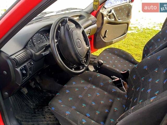 Червоний Опель Астра, об'ємом двигуна 1.6 л та пробігом 226 тис. км за 2500 $, фото 5 на Automoto.ua