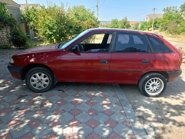 Красный Опель Астра, объемом двигателя 1.4 л и пробегом 396 тыс. км за 700 $, фото 3 на Automoto.ua