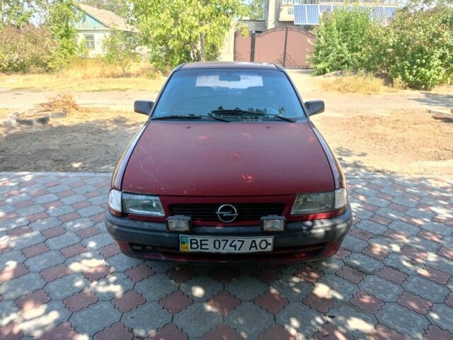 Красный Опель Астра, объемом двигателя 1.4 л и пробегом 396 тыс. км за 700 $, фото 4 на Automoto.ua