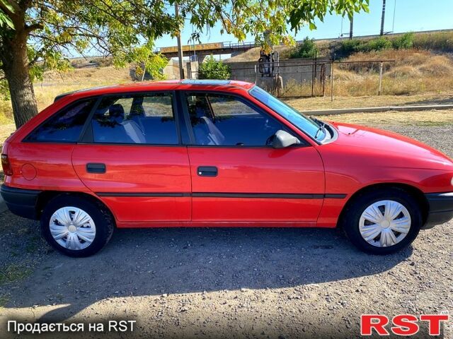 Червоний Опель Астра, об'ємом двигуна 1.4 л та пробігом 348 тис. км за 2500 $, фото 3 на Automoto.ua