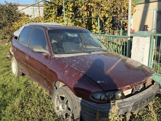 Красный Опель Астра, объемом двигателя 1.6 л и пробегом 400 тыс. км за 550 $, фото 3 на Automoto.ua