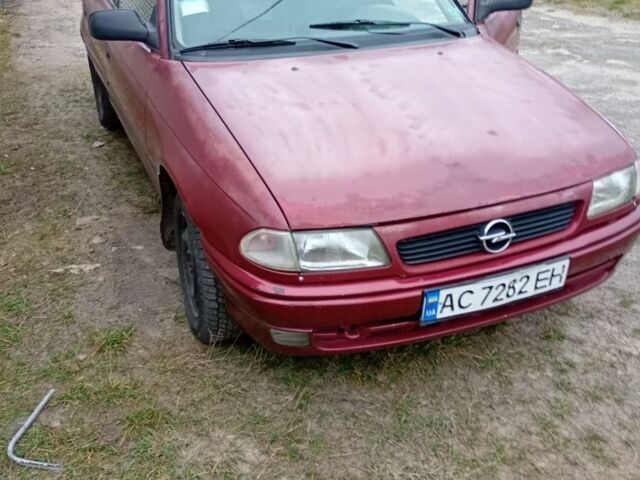 Красный Опель Астра, объемом двигателя 1.6 л и пробегом 555 тыс. км за 900 $, фото 2 на Automoto.ua