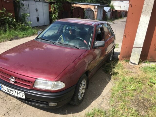 Красный Опель Астра, объемом двигателя 1.6 л и пробегом 320 тыс. км за 1200 $, фото 2 на Automoto.ua