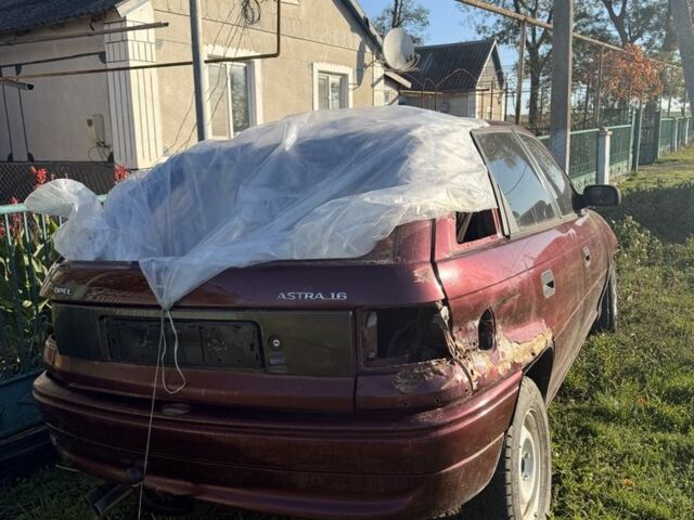 Красный Опель Астра, объемом двигателя 1.6 л и пробегом 400 тыс. км за 550 $, фото 4 на Automoto.ua