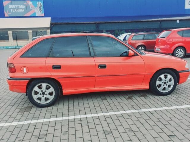 Красный Опель Астра, объемом двигателя 1.6 л и пробегом 396 тыс. км за 1299 $, фото 2 на Automoto.ua