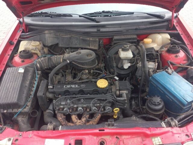 Красный Опель Астра, объемом двигателя 1.6 л и пробегом 396 тыс. км за 1299 $, фото 12 на Automoto.ua