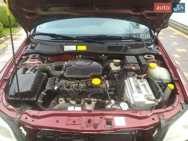 Красный Опель Астра, объемом двигателя 1.6 л и пробегом 293 тыс. км за 3250 $, фото 5 на Automoto.ua