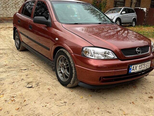 Красный Опель Астра, объемом двигателя 1.4 л и пробегом 250 тыс. км за 2800 $, фото 1 на Automoto.ua