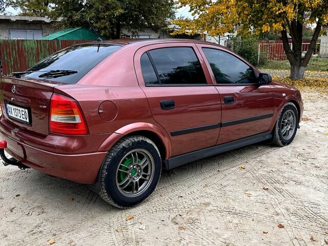 Красный Опель Астра, объемом двигателя 1.4 л и пробегом 250 тыс. км за 2800 $, фото 3 на Automoto.ua