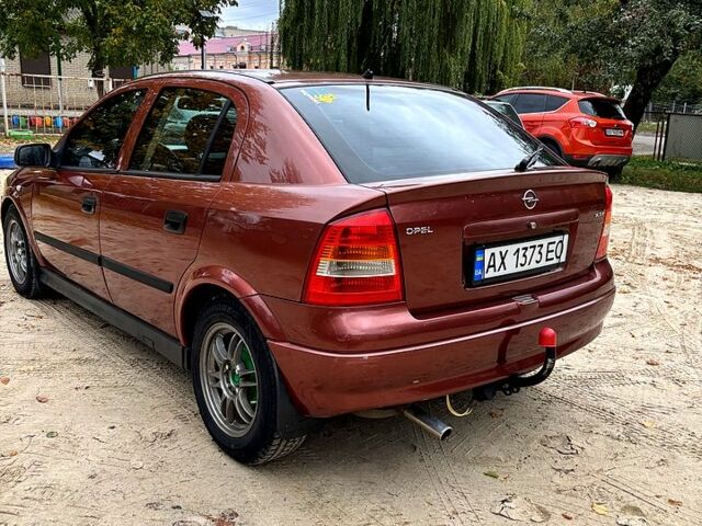 Красный Опель Астра, объемом двигателя 1.4 л и пробегом 250 тыс. км за 2800 $, фото 4 на Automoto.ua