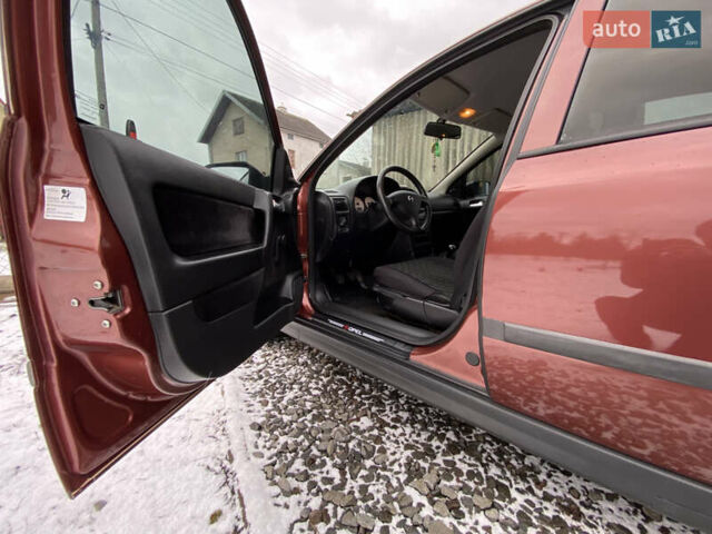 Красный Опель Астра, объемом двигателя 1.2 л и пробегом 327 тыс. км за 3200 $, фото 8 на Automoto.ua