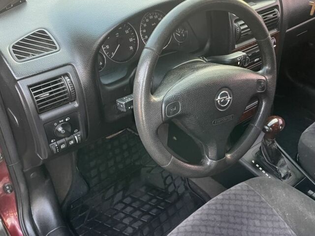 Красный Опель Астра, объемом двигателя 1.6 л и пробегом 270 тыс. км за 4000 $, фото 2 на Automoto.ua