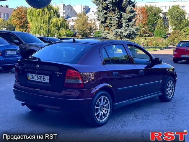Красный Опель Астра, объемом двигателя 1.6 л и пробегом 250 тыс. км за 3300 $, фото 2 на Automoto.ua