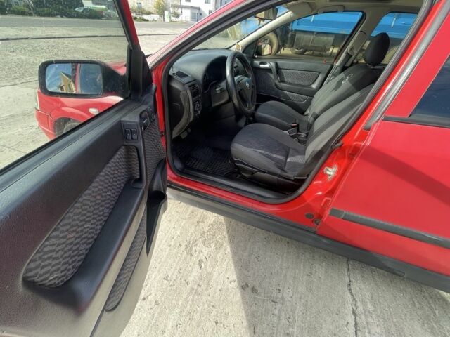 Красный Опель Астра, объемом двигателя 1.8 л и пробегом 300 тыс. км за 2200 $, фото 12 на Automoto.ua