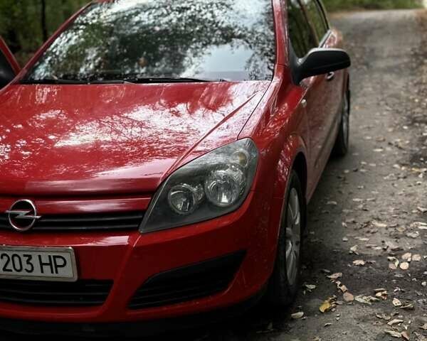 Красный Опель Астра, объемом двигателя 1.42 л и пробегом 153 тыс. км за 4700 $, фото 5 на Automoto.ua