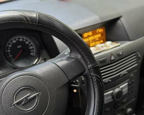 Красный Опель Астра, объемом двигателя 1.42 л и пробегом 153 тыс. км за 4700 $, фото 12 на Automoto.ua