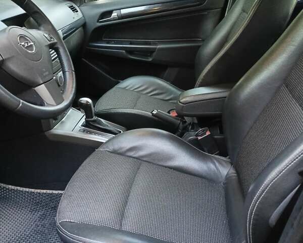 Красный Опель Астра, объемом двигателя 1.8 л и пробегом 183 тыс. км за 6000 $, фото 4 на Automoto.ua