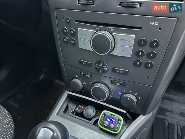 Червоний Опель Астра, об'ємом двигуна 1.36 л та пробігом 267 тис. км за 4000 $, фото 13 на Automoto.ua