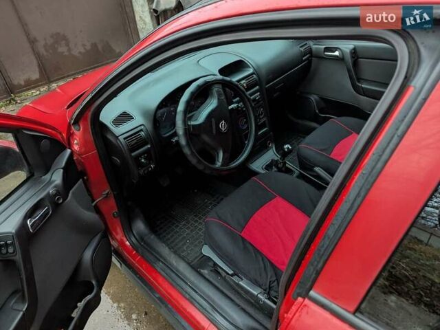 Красный Опель Астра, объемом двигателя 1.36 л и пробегом 207 тыс. км за 3650 $, фото 6 на Automoto.ua