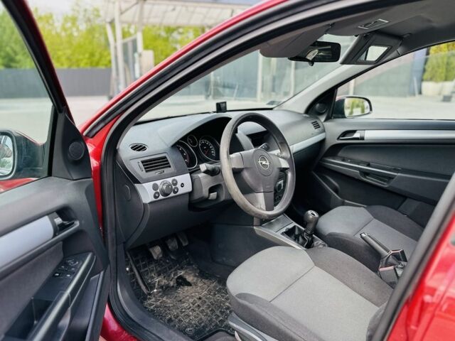 Красный Опель Астра, объемом двигателя 1.2 л и пробегом 210 тыс. км за 4500 $, фото 5 на Automoto.ua