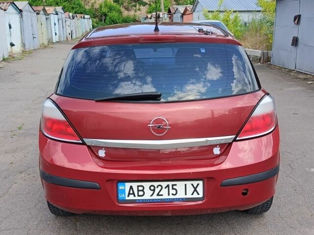 Красный Опель Астра, объемом двигателя 1.4 л и пробегом 250 тыс. км за 3500 $, фото 5 на Automoto.ua