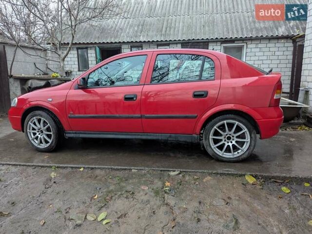 Красный Опель Астра, объемом двигателя 1.36 л и пробегом 207 тыс. км за 3650 $, фото 2 на Automoto.ua