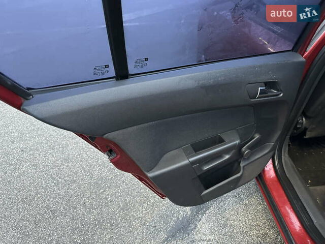 Червоний Опель Астра, об'ємом двигуна 1.36 л та пробігом 267 тис. км за 4000 $, фото 9 на Automoto.ua