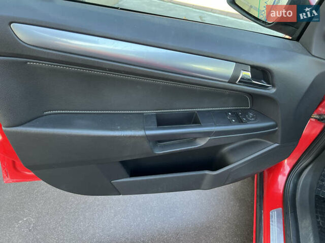 Красный Опель Астра, объемом двигателя 1.69 л и пробегом 300 тыс. км за 4199 $, фото 17 на Automoto.ua