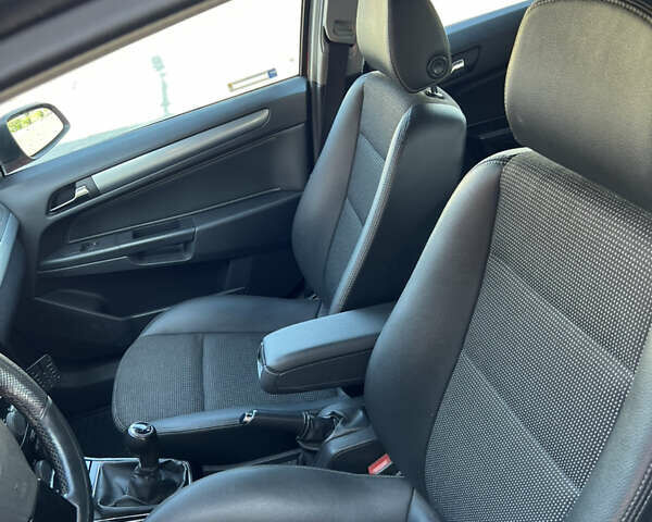 Красный Опель Астра, объемом двигателя 1.69 л и пробегом 300 тыс. км за 4199 $, фото 13 на Automoto.ua