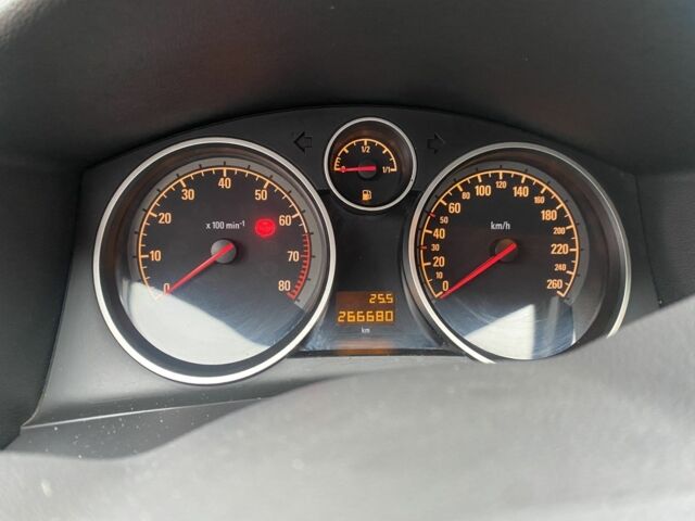 Красный Опель Астра, объемом двигателя 1.8 л и пробегом 266 тыс. км за 5300 $, фото 4 на Automoto.ua