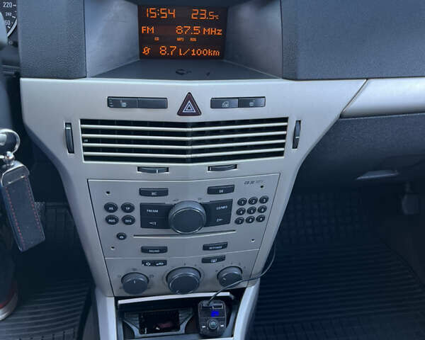 Красный Опель Астра, объемом двигателя 1.6 л и пробегом 238 тыс. км за 4500 $, фото 12 на Automoto.ua