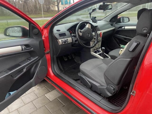 Красный Опель Астра, объемом двигателя 1.8 л и пробегом 266 тыс. км за 5300 $, фото 3 на Automoto.ua